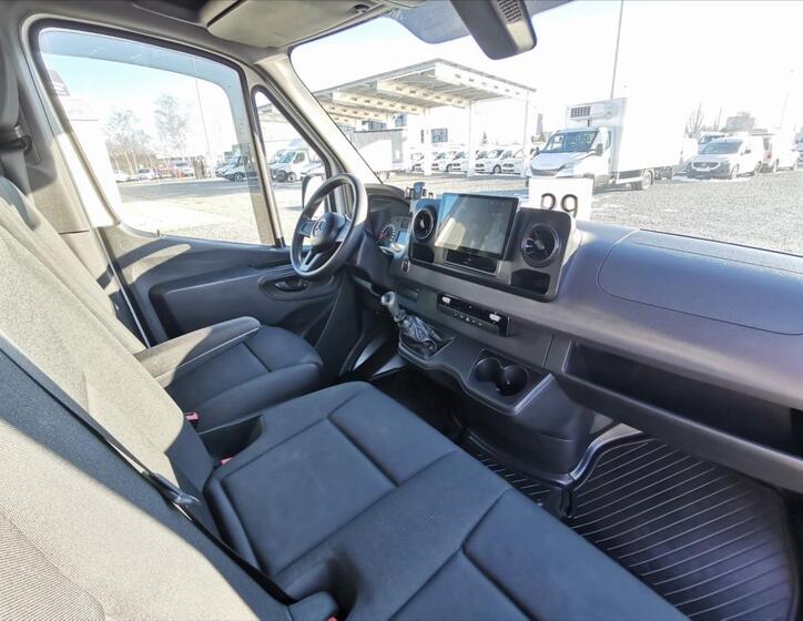 Mercedes-Benz Sprinter 8