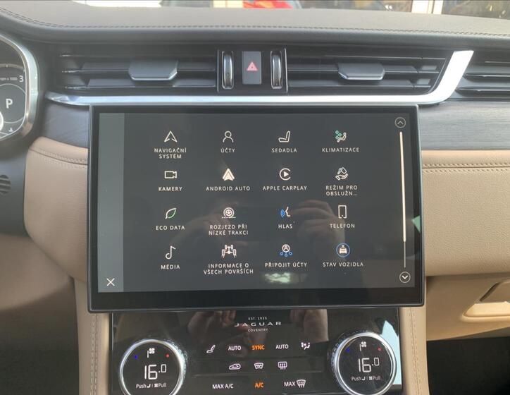 Jaguar F-Pace 22