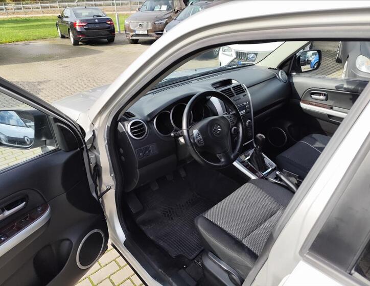 Suzuki Grand Vitara 5
