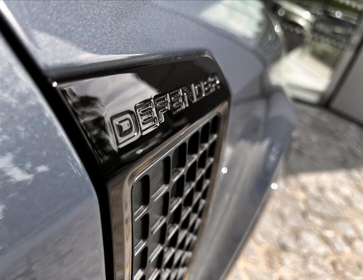Land Rover Defender 29