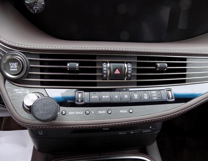 Lexus LS 500 36