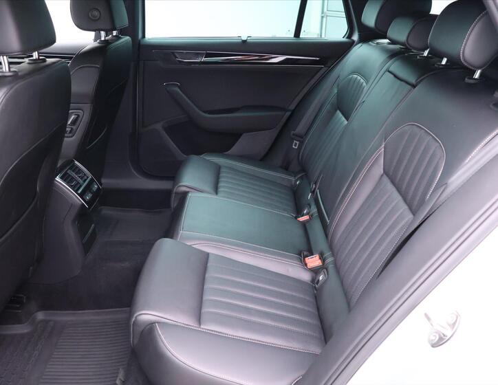 Škoda Superb 14