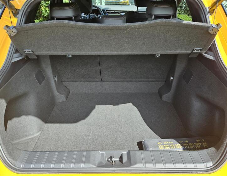Lexus LBX 14