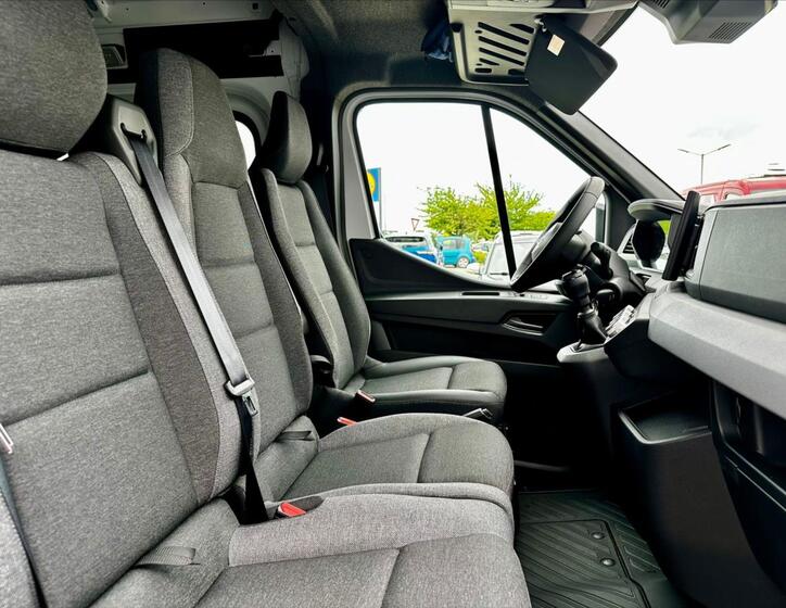 Nissan Interstar 16