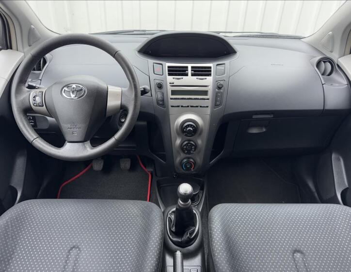Toyota Yaris 27
