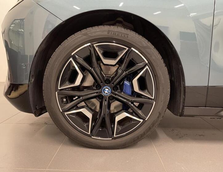 BMW iX 4