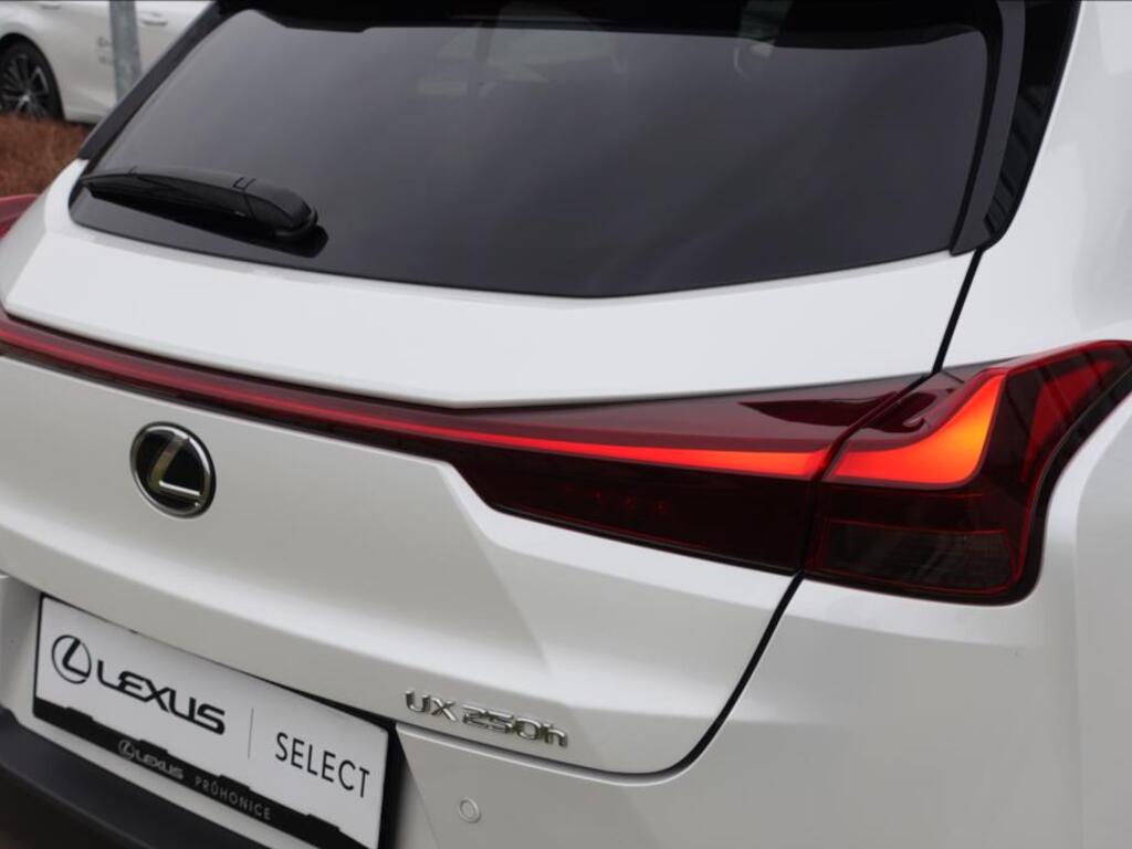 Lexus UX 250h 40