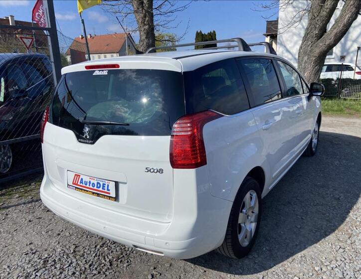 Peugeot 5008 6