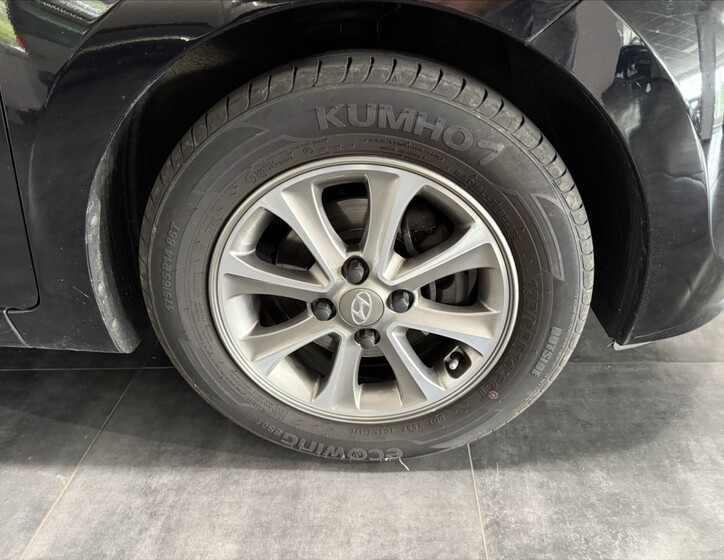Hyundai i10 24