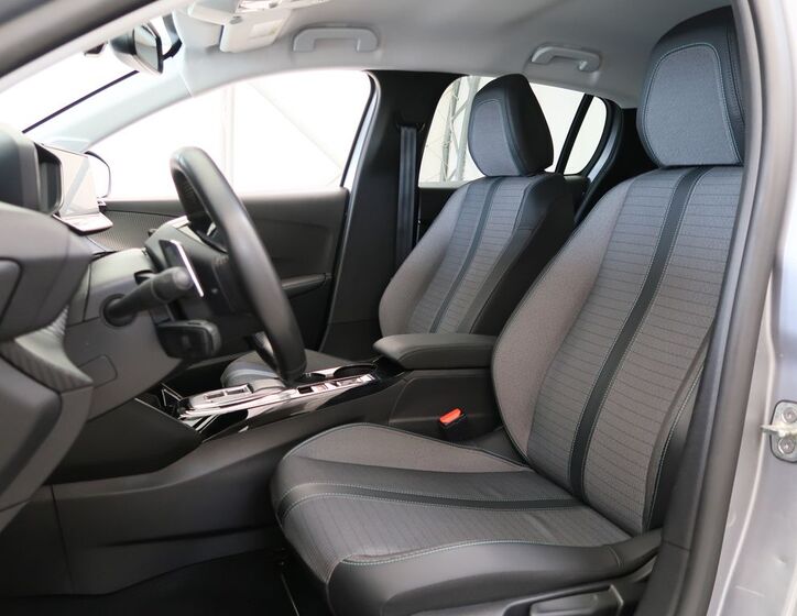 Peugeot 208 13