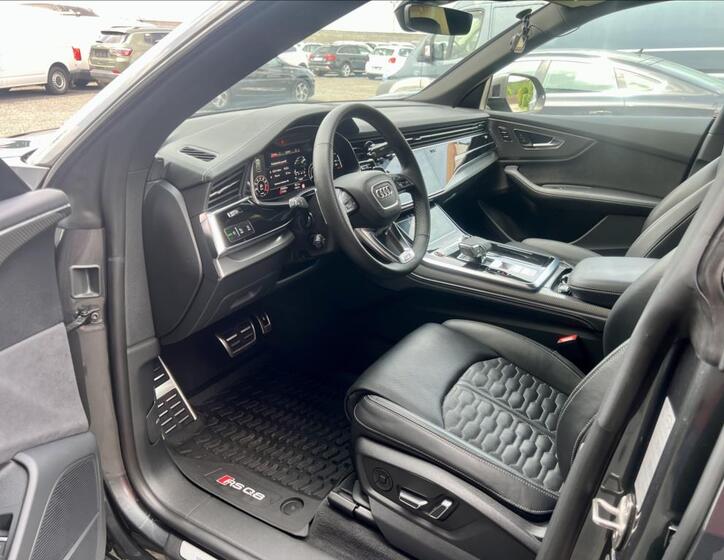 Audi RS Q8 11
