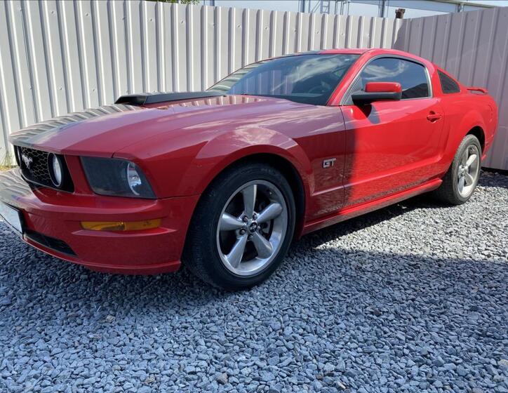 Ford Mustang 4