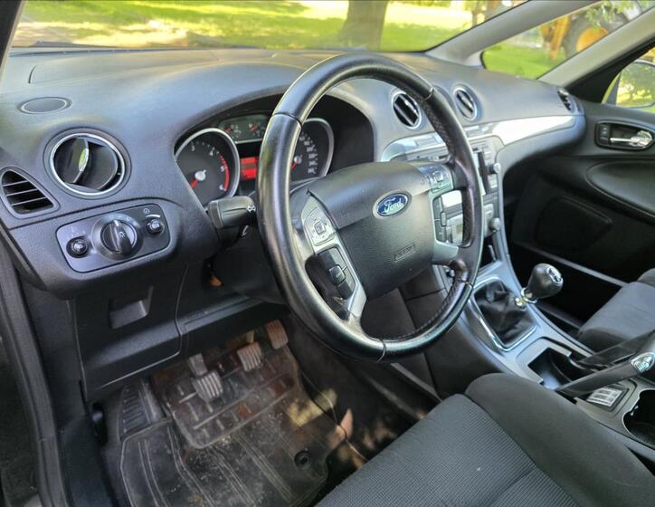 Ford S-MAX 11