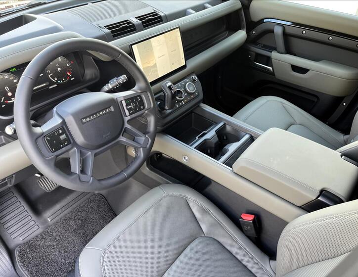 Land Rover Defender 12
