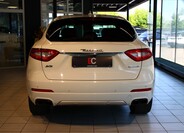 Maserati Levante 5