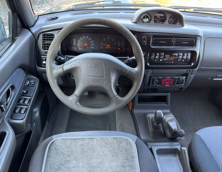 Mitsubishi L200 9