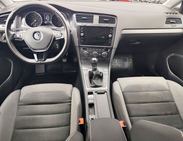 Volkswagen Golf 13