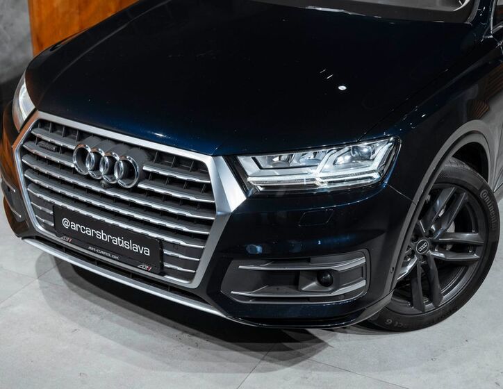 Audi Q7 4