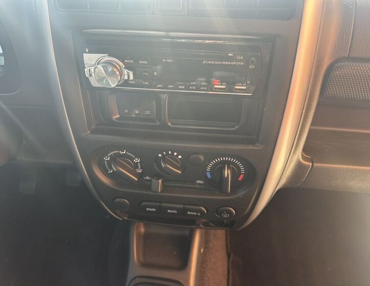 Suzuki Jimny 21