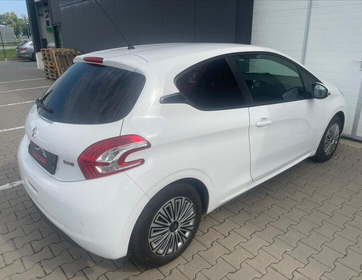 Peugeot 208 21