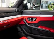 Lamborghini Urus 12