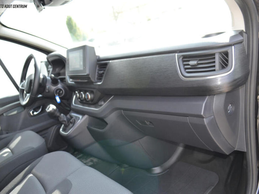 Renault Trafic 14