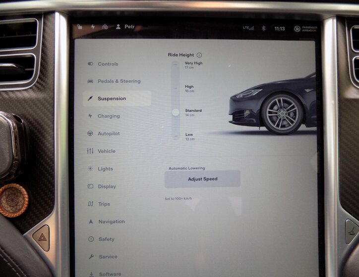 Tesla Model S 30