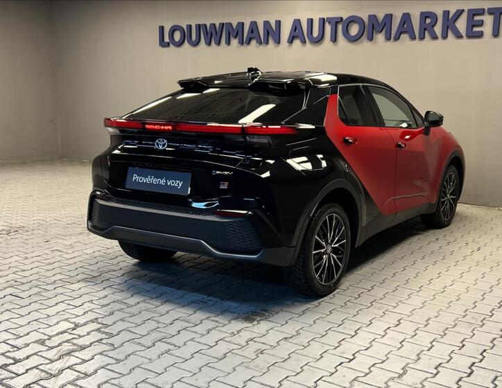 Toyota C-HR 2