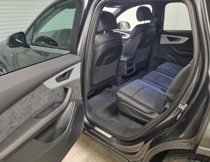 Audi Q7 13