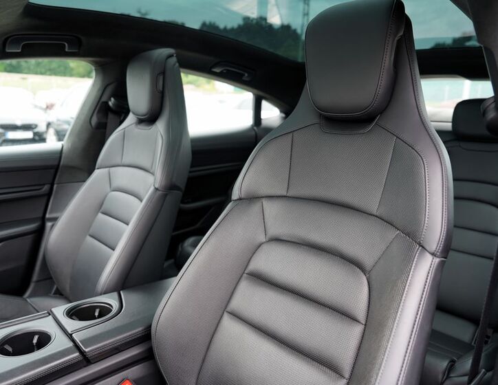 Porsche Taycan 25