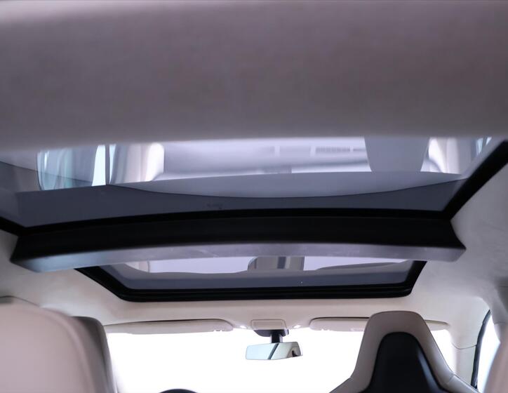 Tesla Model S 32