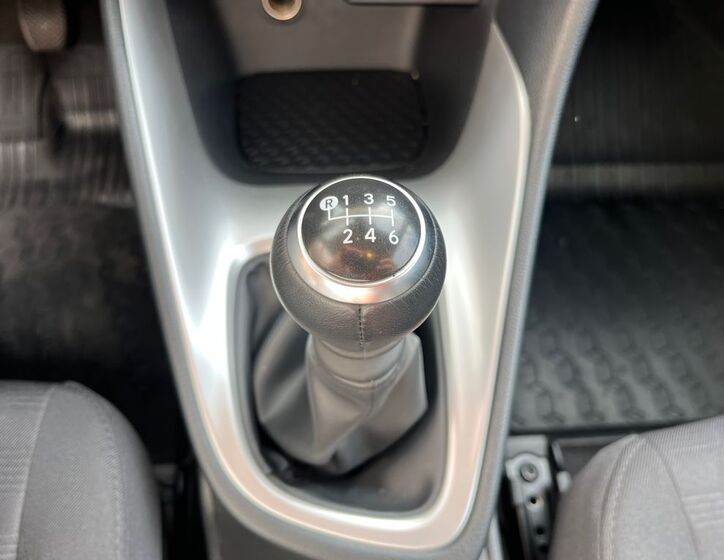 Toyota Yaris 24