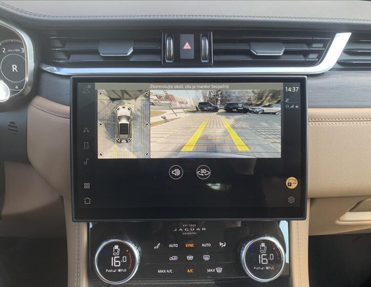 Jaguar F-Pace 27