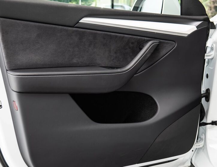 Tesla Model Y 7