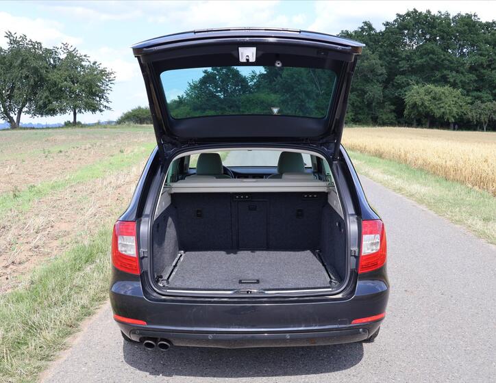 Škoda Superb 9