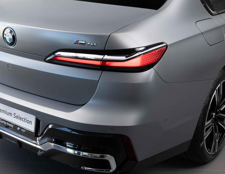 BMW i7 9