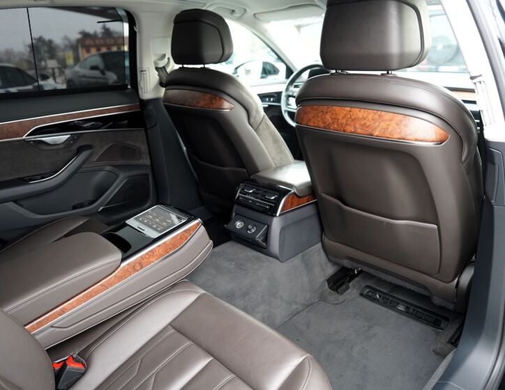 Audi A8 33