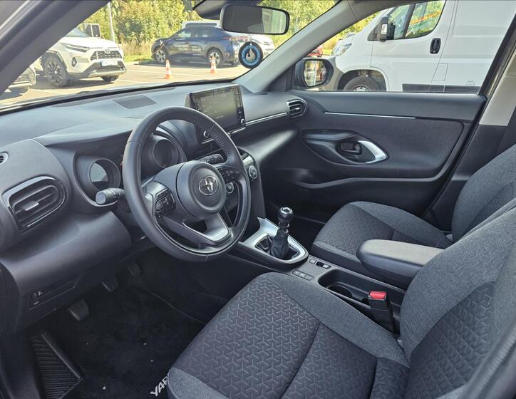 Toyota Yaris Cross 8