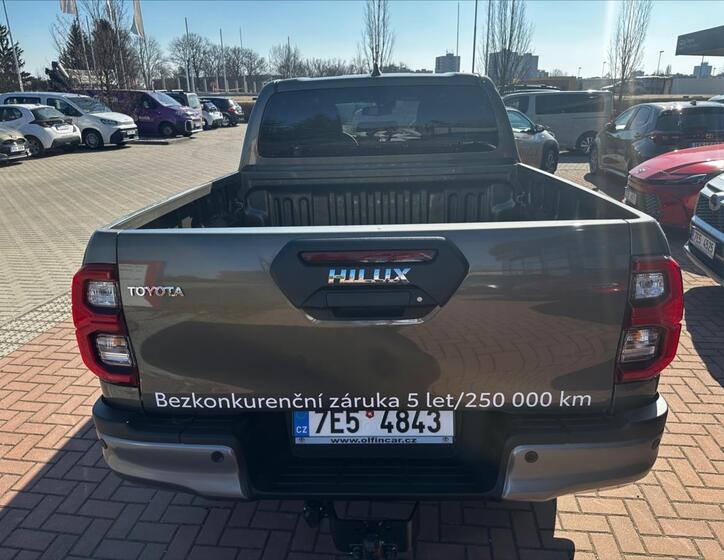 Toyota Hilux 4