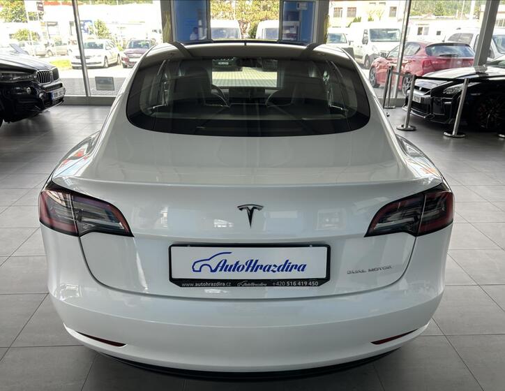 Tesla Model 3 5