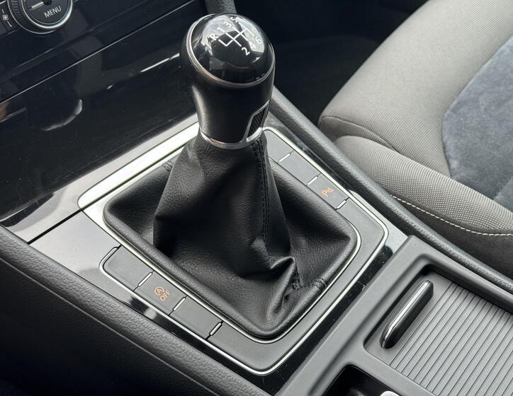 Volkswagen Golf 32