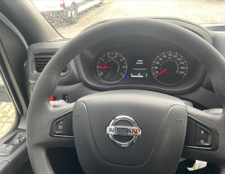 Nissan Interstar 13