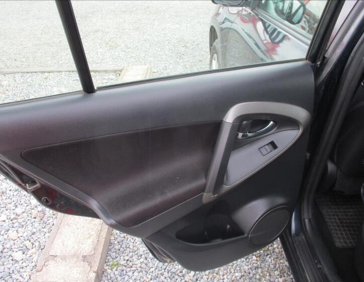 Toyota RAV4 10