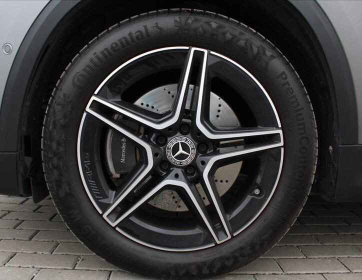 Mercedes-Benz GLA 9