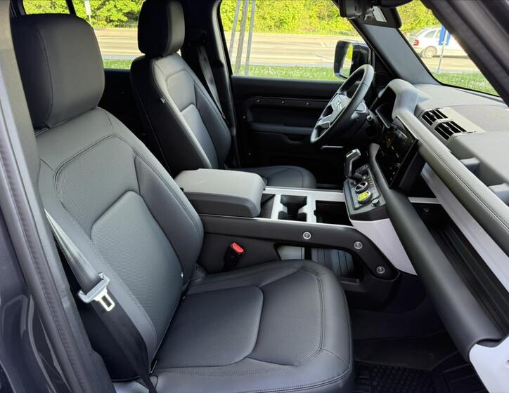 Land Rover Defender 13