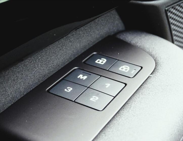 Land Rover Discovery 11