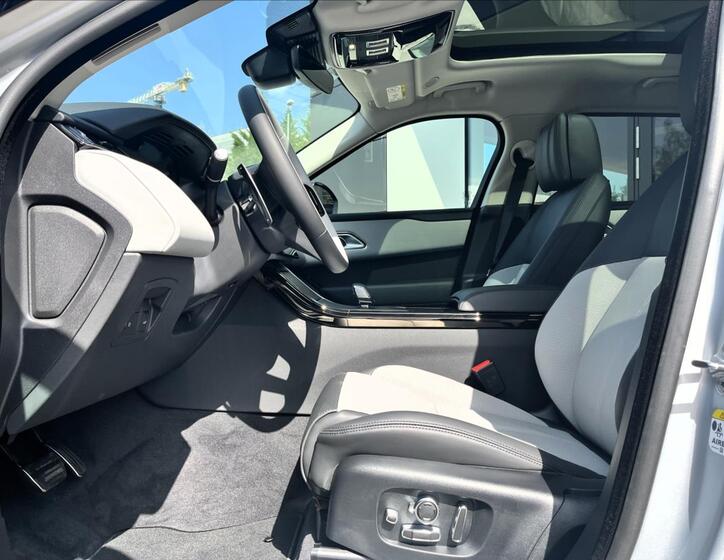 Land Rover Range Rover Velar 11