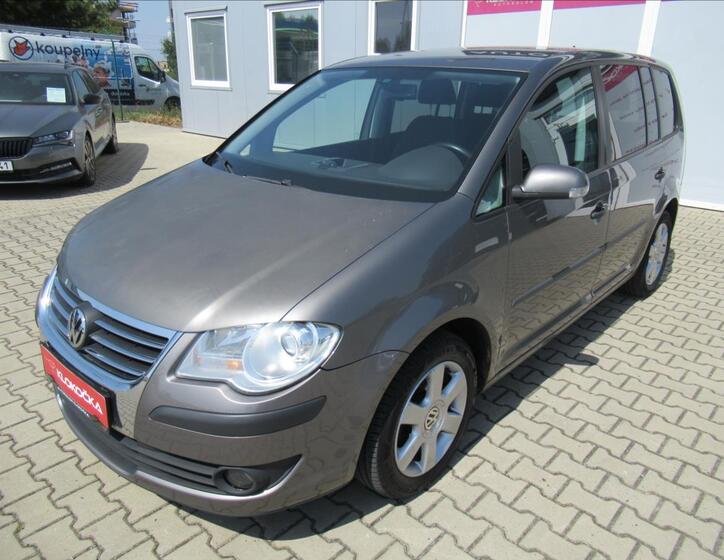 Volkswagen Touran 1
