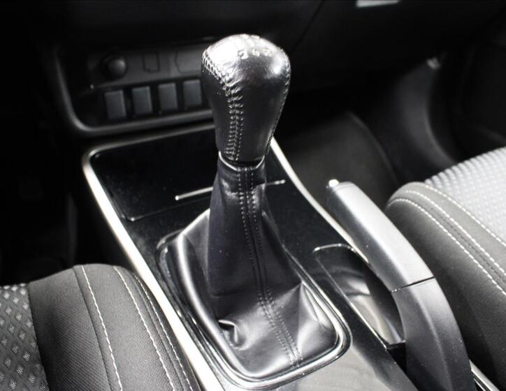 Mitsubishi Outlander 26