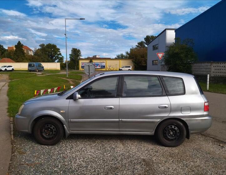 KIA Carens 8